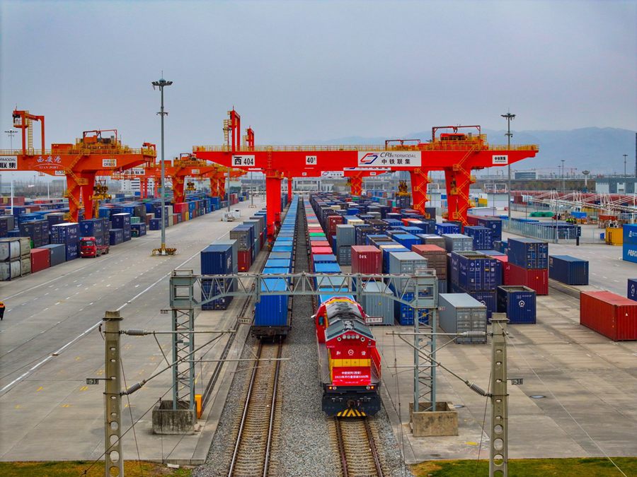 Il porto internazionale di Xi'an stabilisce il record di 5000 treni merci Cina-Europa annuali