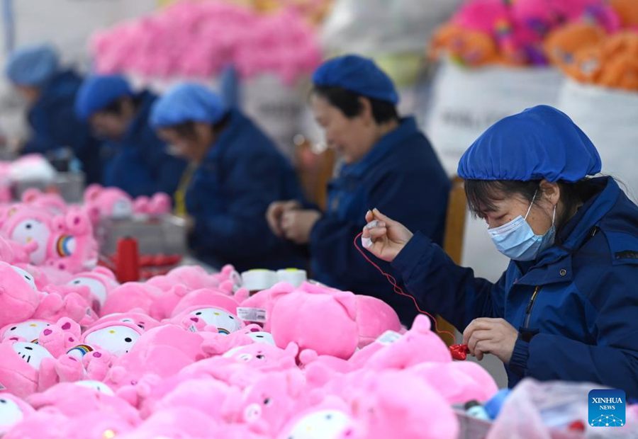 Orsetti di peluche Made in China diffondono la gioia del Natale all'estero