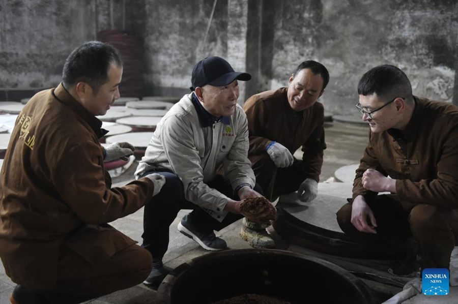 Uno sguardo alla produzione tradizionale di Baijiu nella contea di Baofeng, Henan