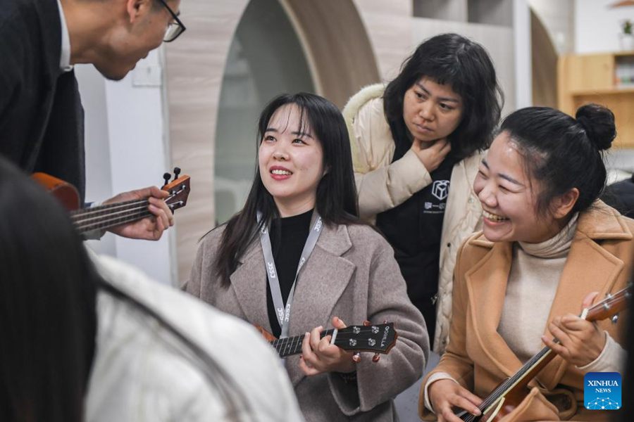 Scuola serale attira i giovani a Wuhan