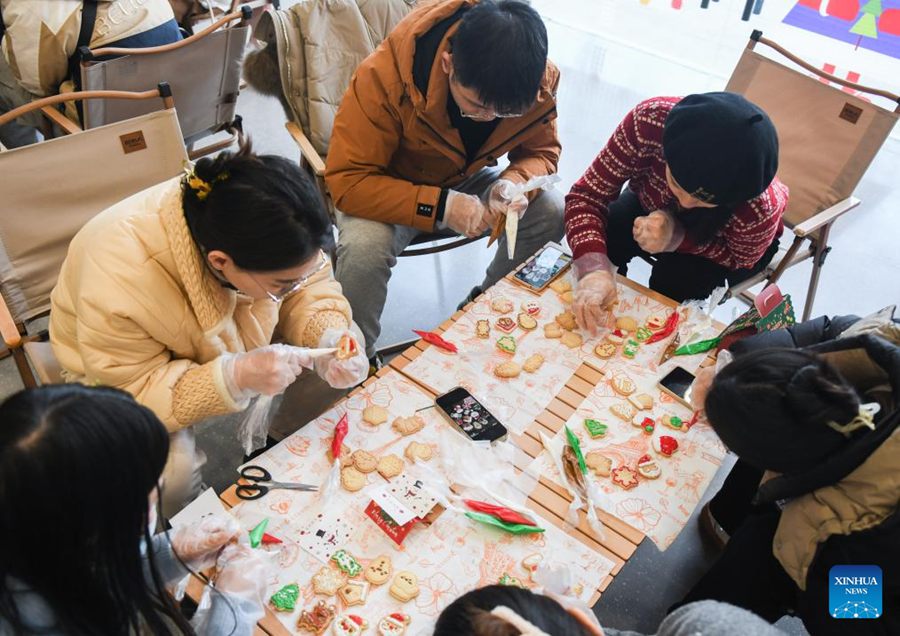 Scuola serale attira i giovani a Wuhan