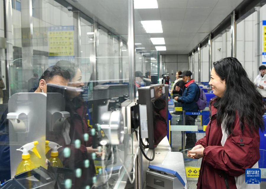 Picco di visitatori al Centro di Cooperazione Internazionale di Frontiera Cina-Kazakistan a Khorgos