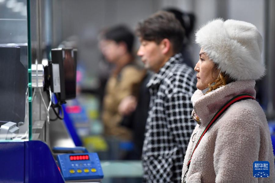 Picco di visitatori al Centro di Cooperazione Internazionale di Frontiera Cina-Kazakistan a Khorgos