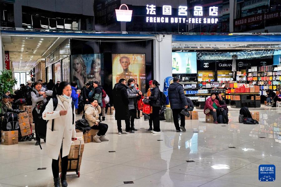 Picco di visitatori al Centro di Cooperazione Internazionale di Frontiera Cina-Kazakistan a Khorgos