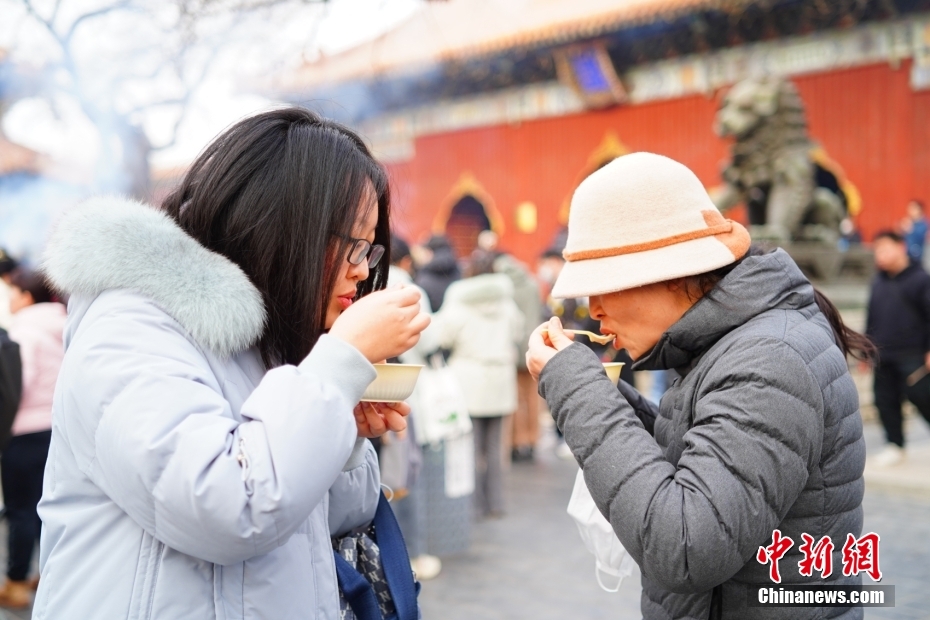 Cina: la gente festeggia la Festa di Laba