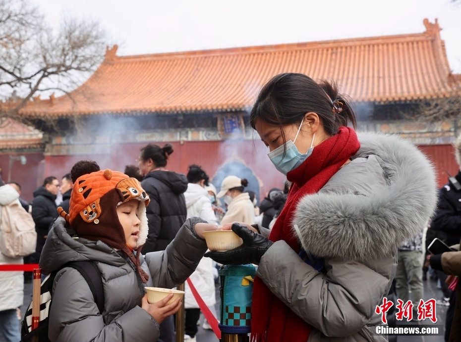 Cina: la gente festeggia la Festa di Laba