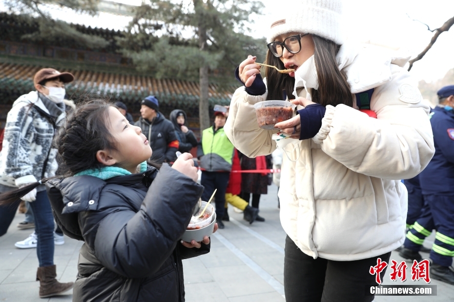 Cina: la gente festeggia la Festa di Laba