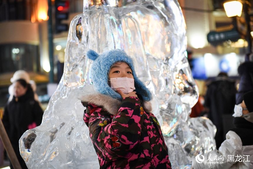 Vista notturna della Central Street di Harbin