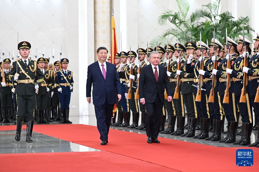 Beijing, colloquio tra Xi Jinping e il presidente dell'Uzbekistan