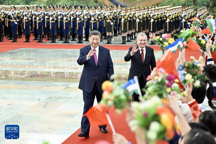 Beijing, colloquio tra Xi Jinping e il presidente dell'Uzbekistan