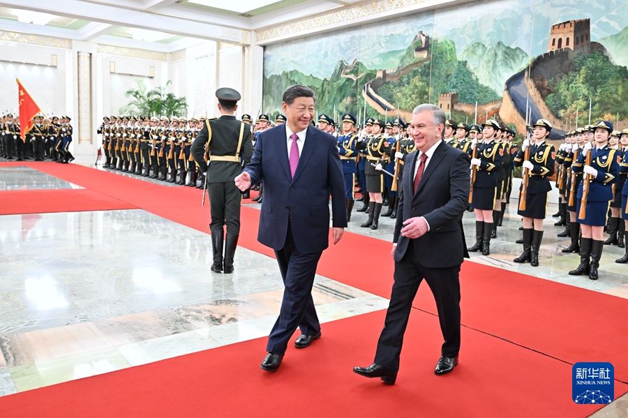 Beijing, colloquio tra Xi Jinping e il presidente dell'Uzbekistan