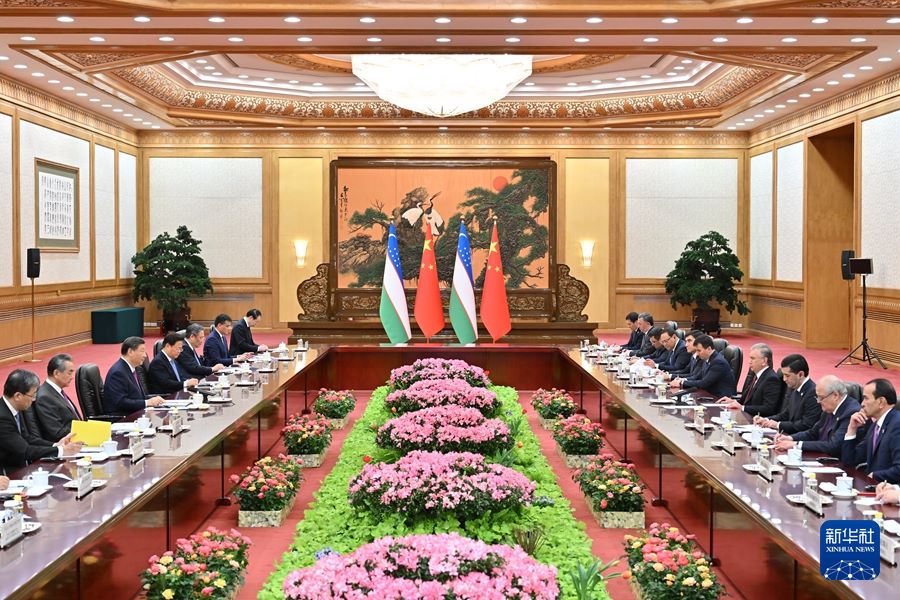 Beijing, colloquio tra Xi Jinping e il presidente dell'Uzbekistan