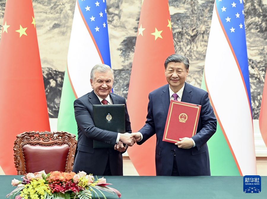 Beijing, colloquio tra Xi Jinping e il presidente dell'Uzbekistan