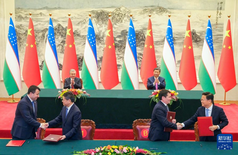 Beijing, colloquio tra Xi Jinping e il presidente dell'Uzbekistan