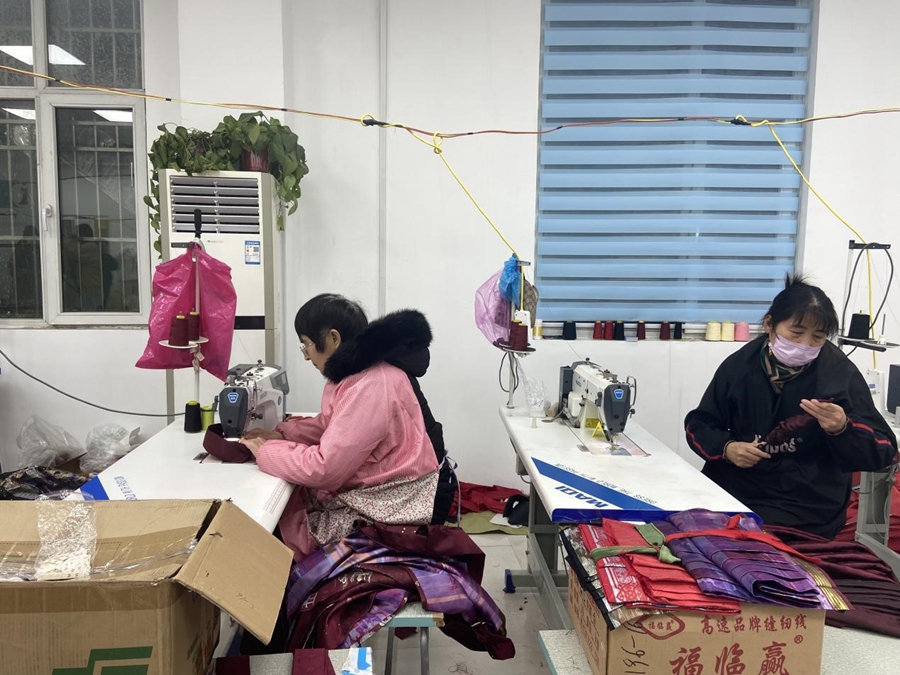 Caoxian, Shandong: boom dell'industria dell'Hanfu