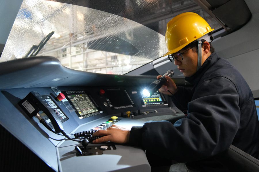 Xi'an: ispezione dei treni a trazione multipla in vista del boom di viaggi della Festa di Primavera