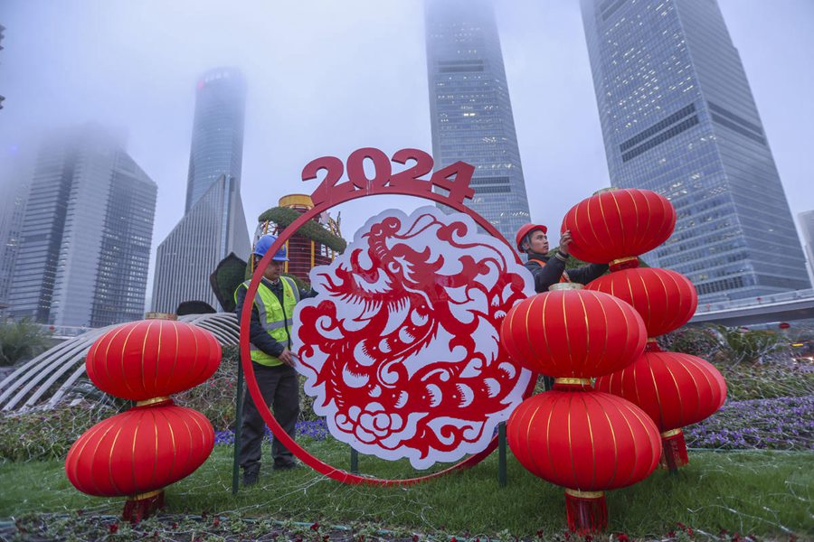 Shanghai: lanterne e nodi cinesi per celebrare l'imminente Festa di Privamera