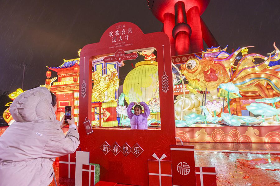 Shanghai: lanterne e nodi cinesi per celebrare l'imminente Festa di Privamera