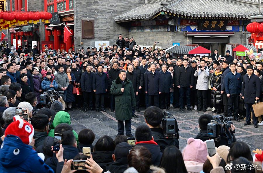 Xi Jinping visita i quadri di base e la popolazione di Tianjin alla vigilia della Festa di Primavera