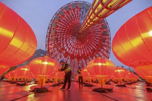 Shanghai: lanterne e nodi cinesi per celebrare l'imminente Festa di Privamera