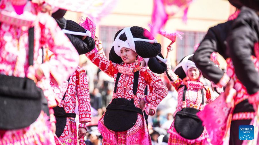 Popolazione dell'etnia Miao celebra la Festa 