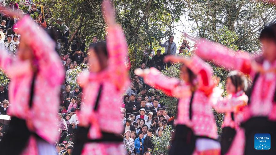 Popolazione dell'etnia Miao celebra la Festa 