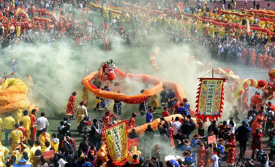 I gelao nella provincia del Guizhou celebrano la Festa Maolong