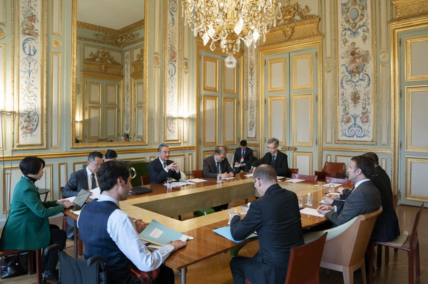 Incontro tra Wang Yi e il presidente francese, Emmanuel Macron