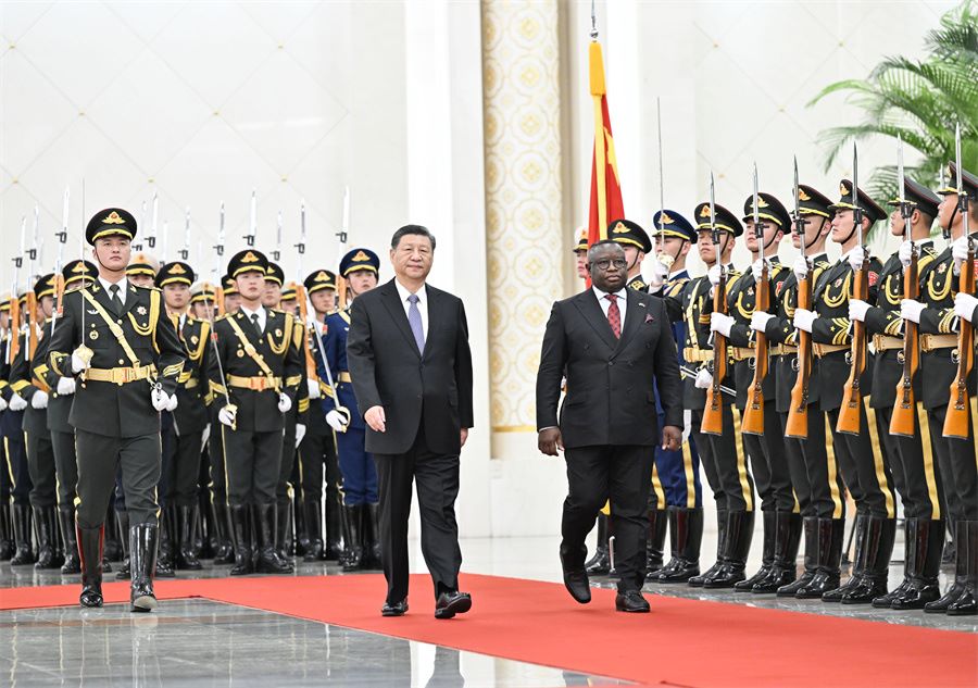 Colloquio tra Xi Jinping e il presidente della Sierra Leone, Julius Maada Bio