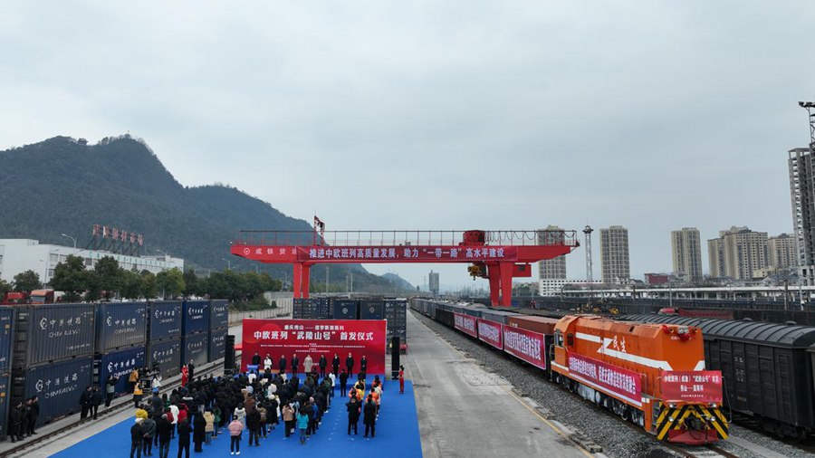 Chongqing: primo viaggio del treno merci Cina-Europa 