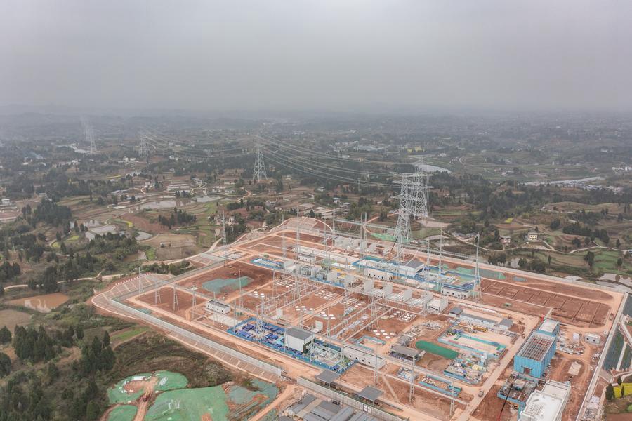 Il cantiere della sottostazione UHV di Tongliang nel distretto Tongliang di Chongqing, nel sud-ovest della Cina. (17 marzo 2024 - Xinhua/Huang Wei)