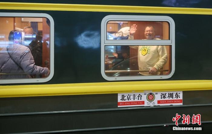 Beijing lancia un treno turistico per il ponte HK-Zhuhai-Macao