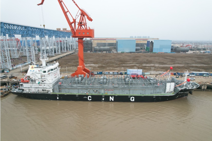 La prima nave per il trasporto di gas naturale compresso al mondo consegnata in Cina