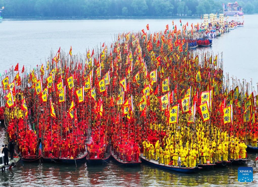 Jiangsu: Festival delle barche di Qintong tenutosi durante la Festa di Qingming