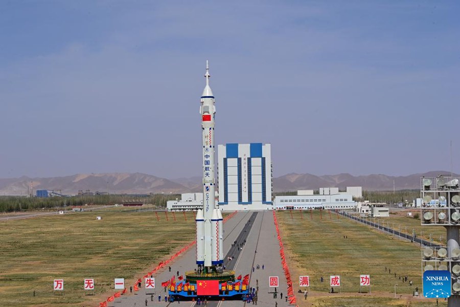 Lancio nel prossimo futuro della combinazione della navicella Shenzhou-18 e del razzo vettore Lunga Marcia 2F Yao-18