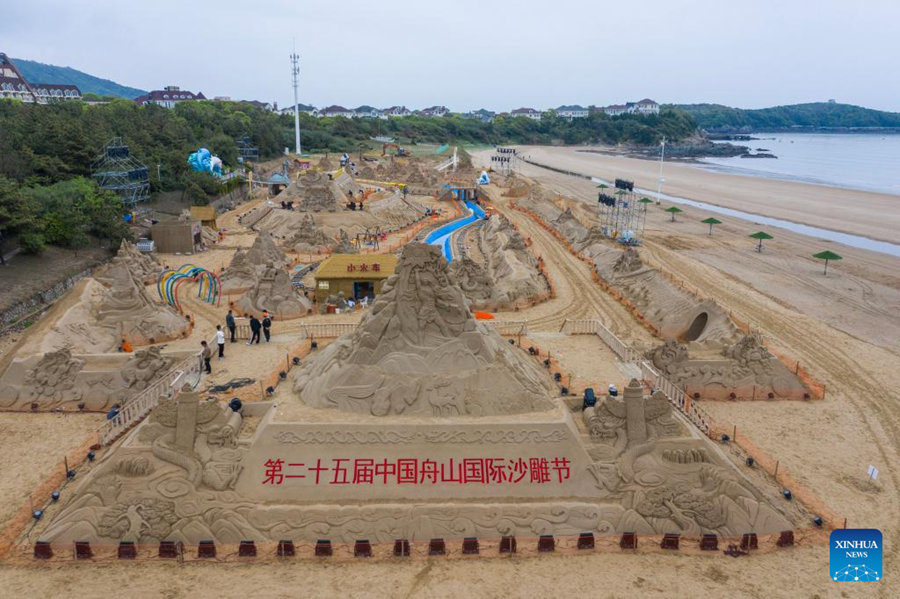 Il 25° Festival internazionale delle sculture di sabbia di Zhoushan si tiene nello Zhejiang