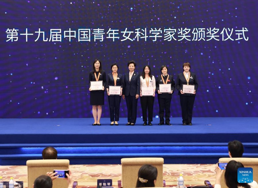 La Cina premia giovani scienziate