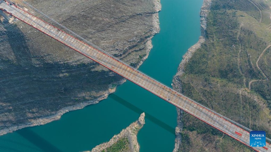 Completata la costruzione del ponte sul fiume Zangke nel Guizhou