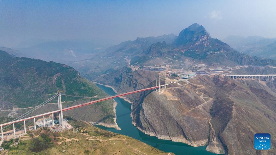 Completata la costruzione del ponte sul fiume Zangke nel Guizhou