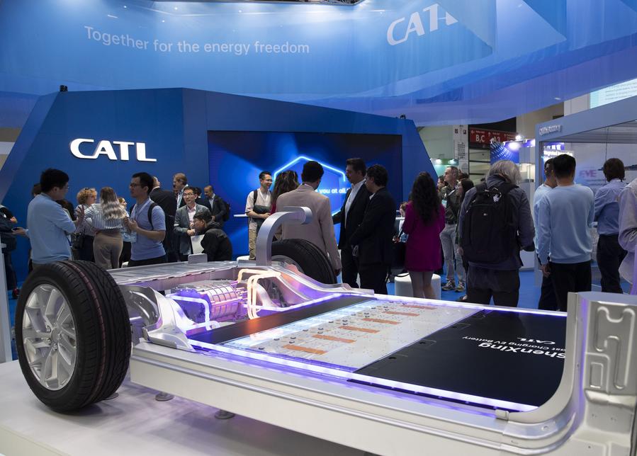  Un'esposizione Superfast Charging Battery Shenxing presso lo stand del produttore cinese di batterie Contemporary Amperex Technology Co., Ltd. (CATL) durante il Motor Show internazionale del 2023, ufficialmente noto come IAA MOBILITY 2023, a Monaco, in Germania. (5 settembre 2023 - Xinhua/Zhang Fan)