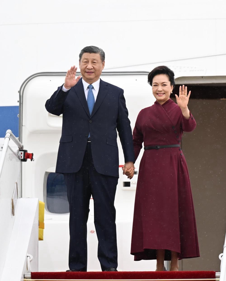 Arrivo di Xi Jinping a Parigi, inizia la visita di Stato in Francia