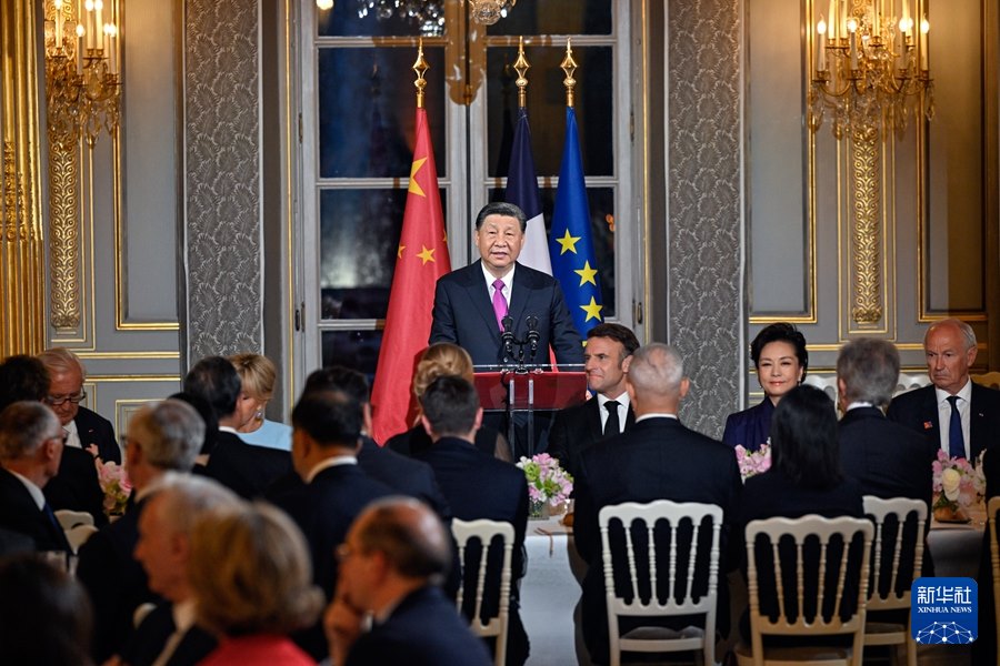 Xi Jinping presenzia al banchetto di benvenuto organizzato dal presidente francese Emmanuel Macron