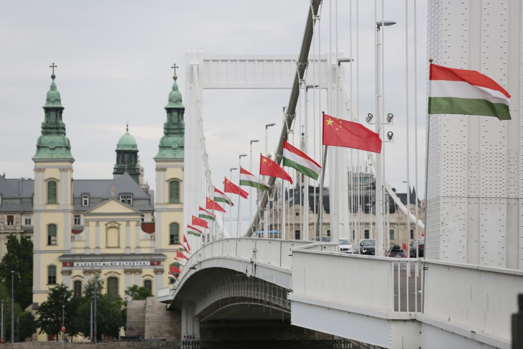 Xi Jinping arriva a Budapest