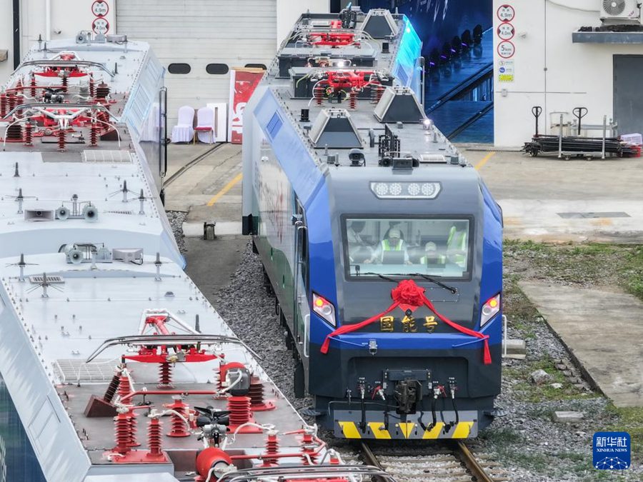 Cina: prima locomotiva elettrica intelligente per carichi pesanti