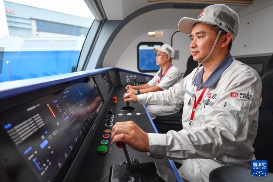 Cina: prima locomotiva elettrica intelligente per carichi pesanti