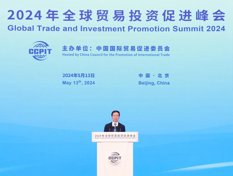 Il vicepresidente cinese Han Zheng interviene alla cerimonia di apertura del Global Trade and Investment Promotion Summit 2024 a Beijing. (13 maggio 2024 - Xinhua/Wang Ye)