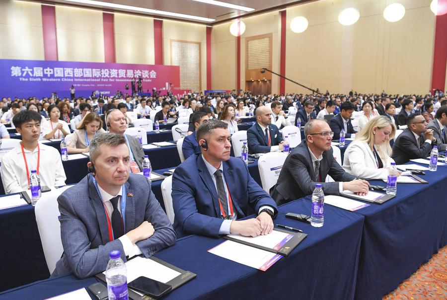 Partecipanti alla cerimonia di apertura della sesta Fiera Internazionale per gli Investimenti e il Commercio della Cina Occidentale nella municipalità di Chongqing. (23 maggio 2024 - Xinhua/Wang Quanchao)