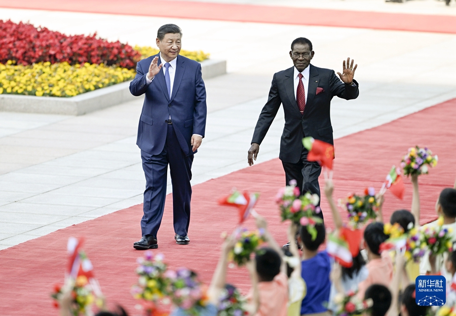 Xi Jinping incontra il presidente della Guinea Equatoriale