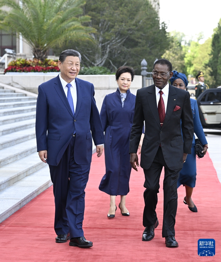 Xi Jinping incontra il presidente della Guinea Equatoriale