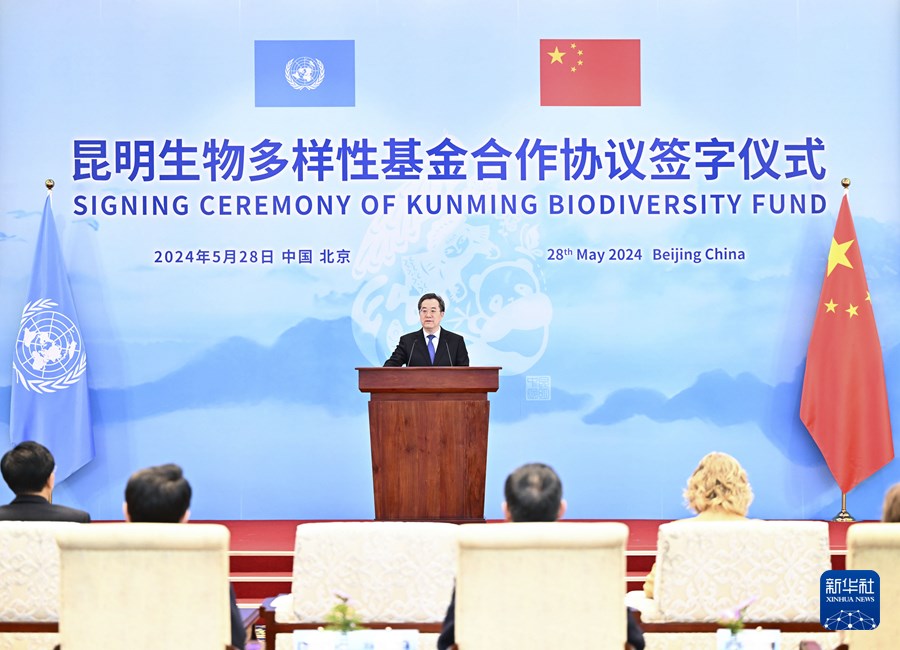 Vice premier cinese partecipa alla cerimonia di firma del Fondo per la Biodiversità di Kunming